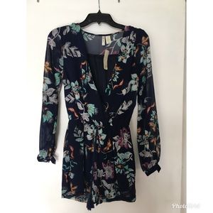 Brand new floral romper 🌼🌺🌸